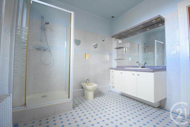 Appartement F3 à vendre - 3 pièces - 112.03 m2 - VICHY - 03 - AUVERGNE - Century 21 Gnt Immobilier