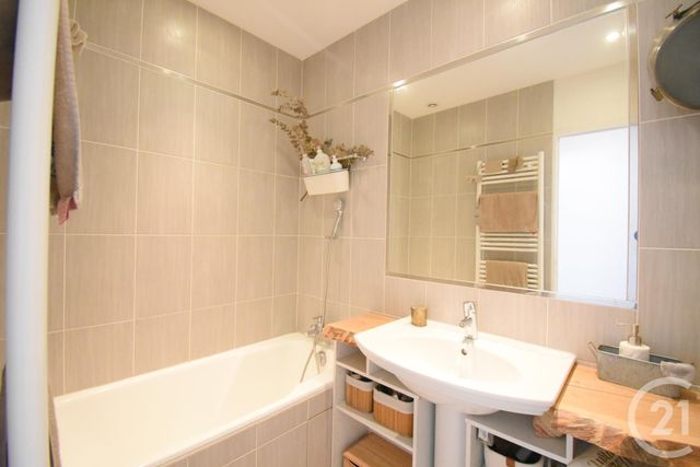 Appartement F2 à vendre - 2 pièces - 55.2 m2 - VICHY - 03 - AUVERGNE - Century 21 Gnt Immobilier