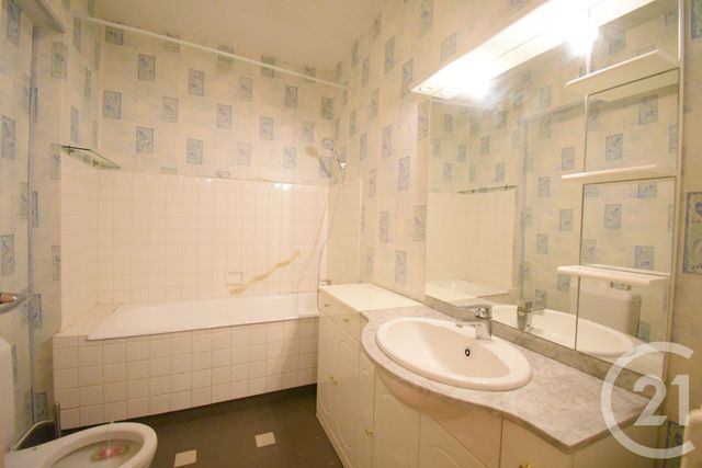 Appartement F2 à vendre - 2 pièces - 42.0 m2 - VICHY - 03 - AUVERGNE - Century 21 Gnt Immobilier