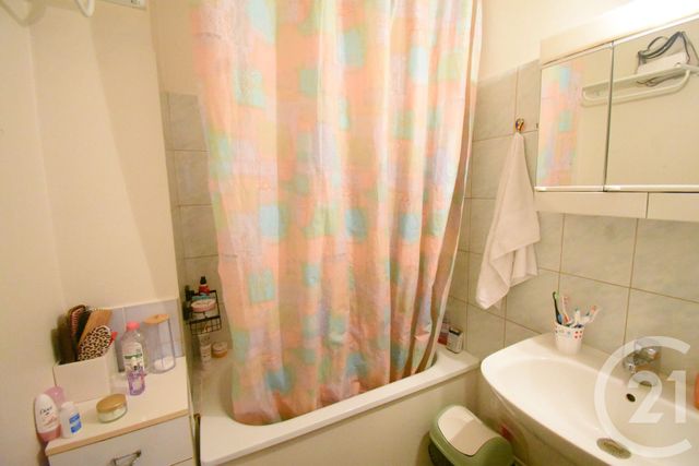 Afficher la photo en grand Appartement F3 à vendre - 3 pièces - 54.64 m2 - VICHY - 03 - AUVERGNE - Century 21 Gnt Immobilier