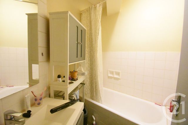 Appartement F3 à vendre - 3 pièces - 60.94 m2 - VICHY - 03 - AUVERGNE - Century 21 Gnt Immobilier