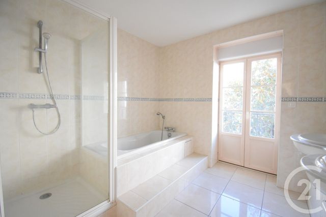 Appartement F3 à vendre - 3 pièces - 126.34 m2 - VICHY - 03 - AUVERGNE - Century 21 Gnt Immobilier