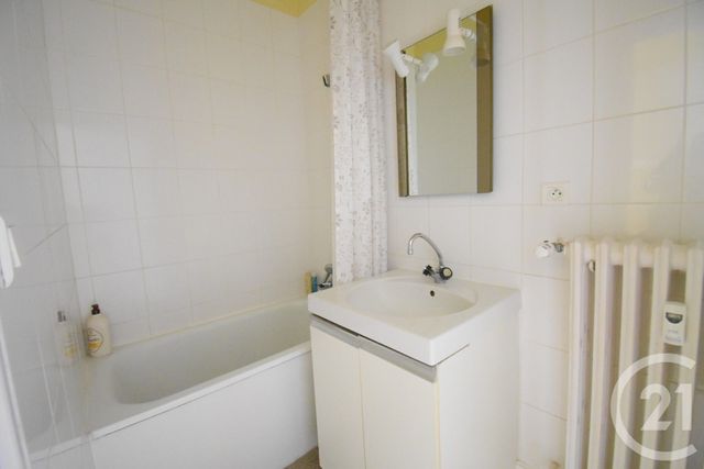 Appartement F1 bis à vendre - 2 pièces - 45.28 m2 - VICHY - 03 - AUVERGNE - Century 21 Gnt Immobilier