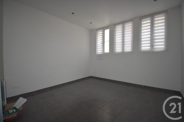 Appartement Local à louer - 2 pièces - 73.73 m2 - VICHY - 03 - AUVERGNE - Century 21 Gnt Immobilier