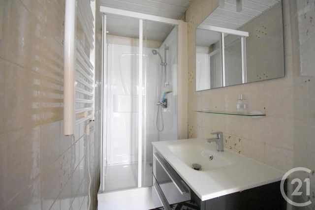 Appartement F2 à louer - 2 pièces - 41.63 m2 - VICHY - 03 - AUVERGNE - Century 21 Gnt Immobilier