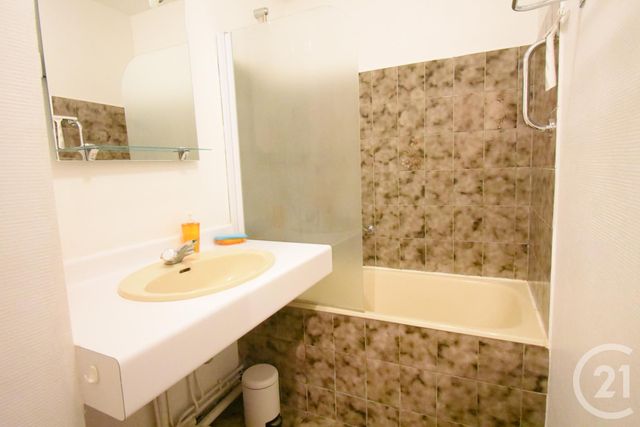 Appartement F1 bis à louer - 2 pièces - 28.5 m2 - VICHY - 03 - AUVERGNE - Century 21 Gnt Immobilier