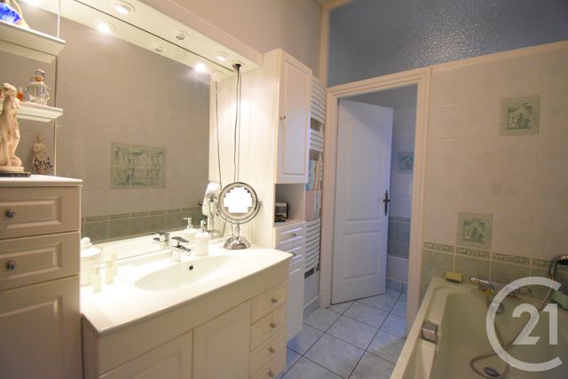 Appartement F4 à vendre - 4 pièces - 147.29 m2 - VICHY - 03 - AUVERGNE - Century 21 Gnt Immobilier