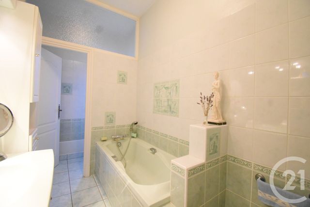 Appartement F4 à vendre - 4 pièces - 147.29 m2 - VICHY - 03 - AUVERGNE - Century 21 Gnt Immobilier