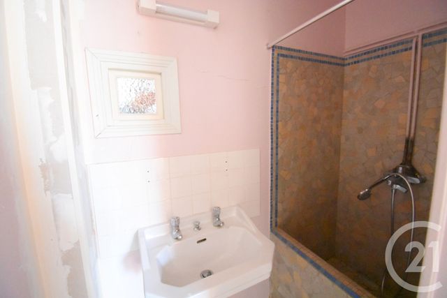 Appartement F3 à louer - 3 pièces - 103.94 m2 - VICHY - 03 - AUVERGNE - Century 21 Gnt Immobilier