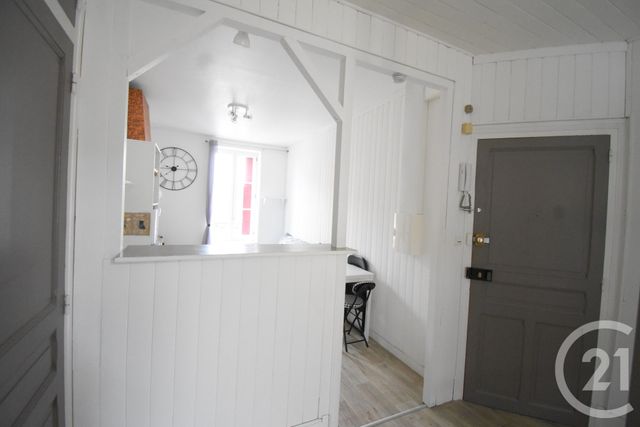 Appartement F1 à louer - 1 pièce - 28.01 m2 - VICHY - 03 - AUVERGNE - Century 21 Gnt Immobilier