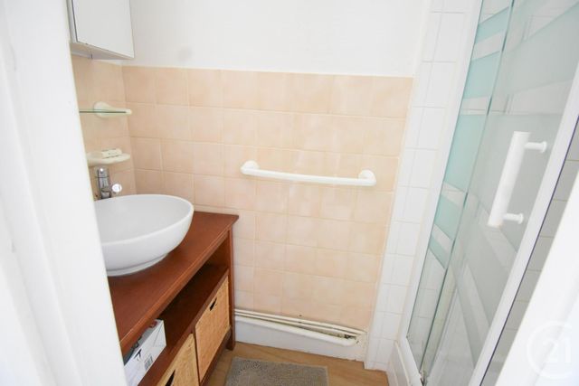 Appartement F2 à louer - 2 pièces - 33.2 m2 - VICHY - 03 - AUVERGNE - Century 21 Gnt Immobilier
