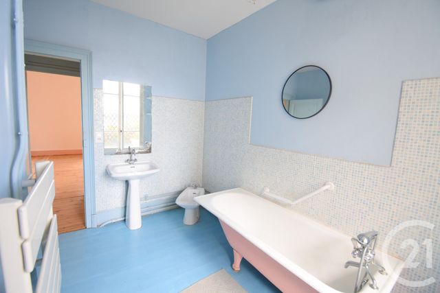 Appartement T3 à vendre - 3 pièces - 113.11 m2 - VICHY - 03 - AUVERGNE - Century 21 Gnt Immobilier