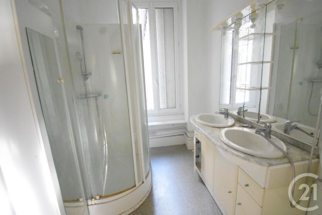 Appartement T5 à vendre - 5 pièces - 102.41 m2 - VICHY - 03 - AUVERGNE - Century 21 Gnt Immobilier