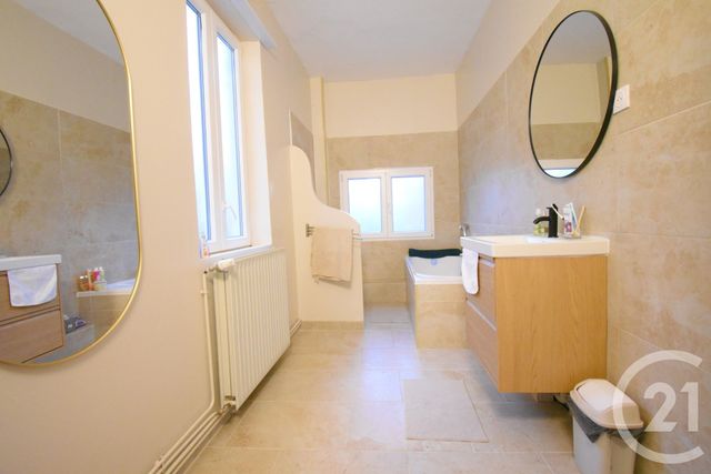 Appartement F3 à louer - 3 pièces - 104.79 m2 - VICHY - 03 - AUVERGNE - Century 21 Gnt Immobilier