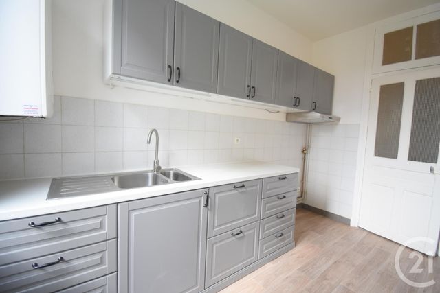 Appartement T3 à vendre - 4 pièces - 75.7 m2 - VICHY - 03 - AUVERGNE - Century 21 Gnt Immobilier